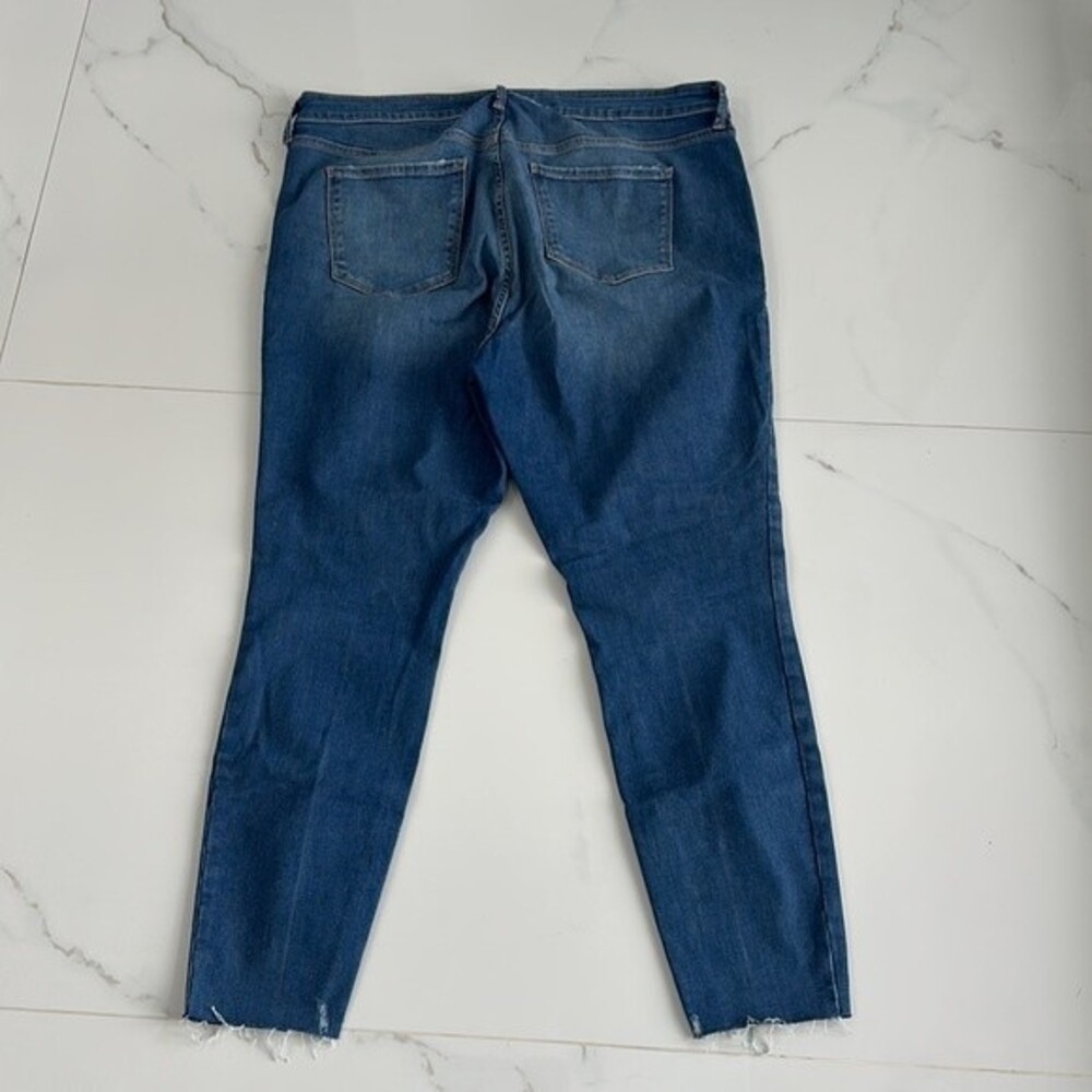 Old Navy Rockstar Super-Skinny Distressed Ripped Cut-Off Ankle Jeans Women Sz 16 - Picture 7 of 9
